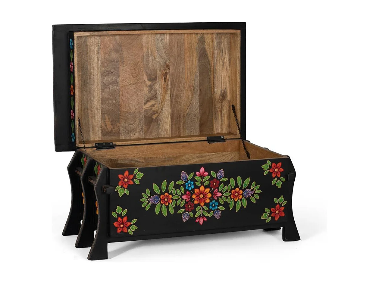Baúl en madera de mango en color negro con detalles pintados a mano