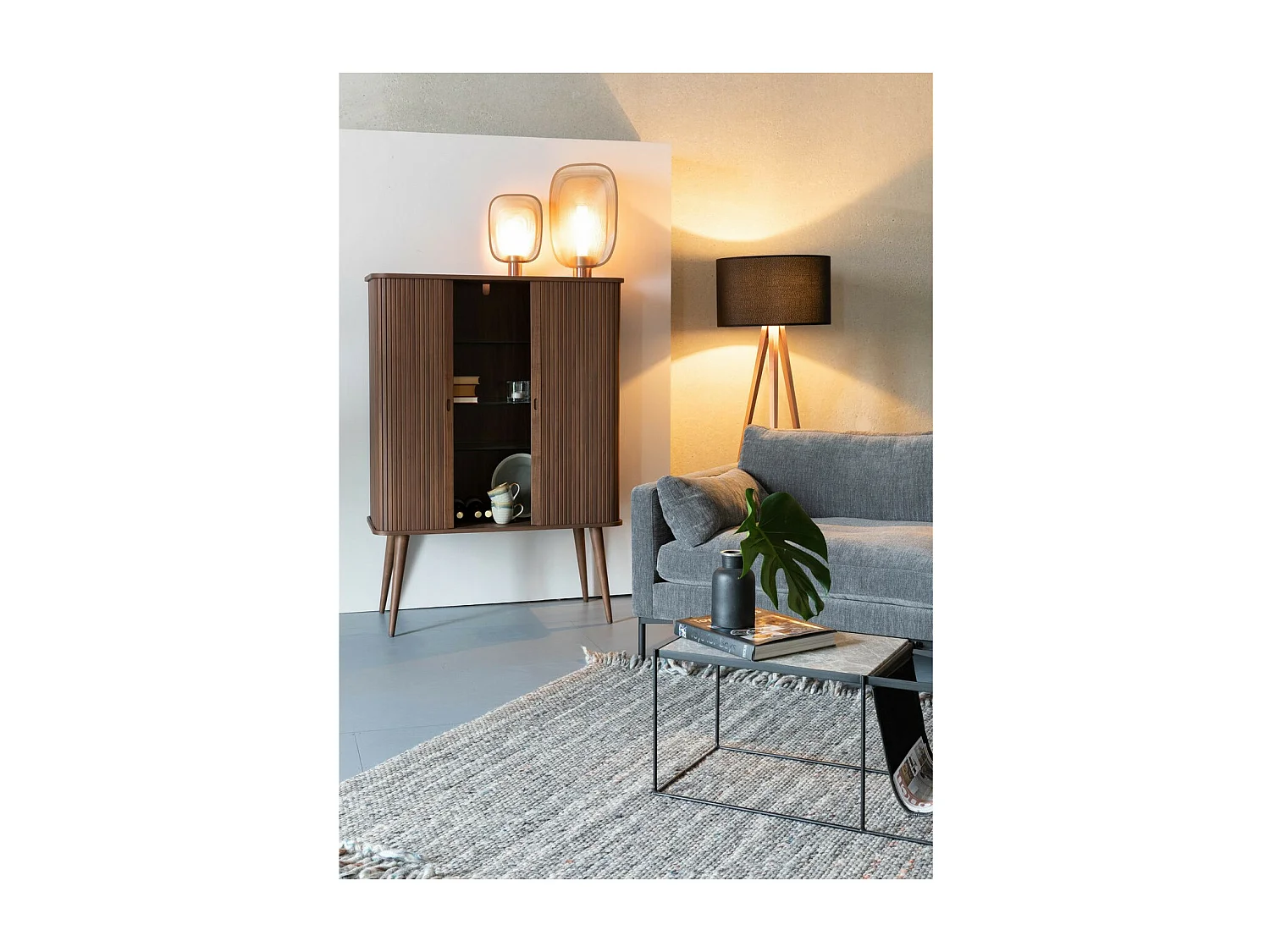 BARBIER - Buffet haut en bois finition noyer