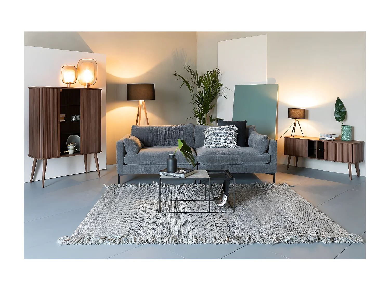 BARBIER - Buffet haut en bois finition noyer