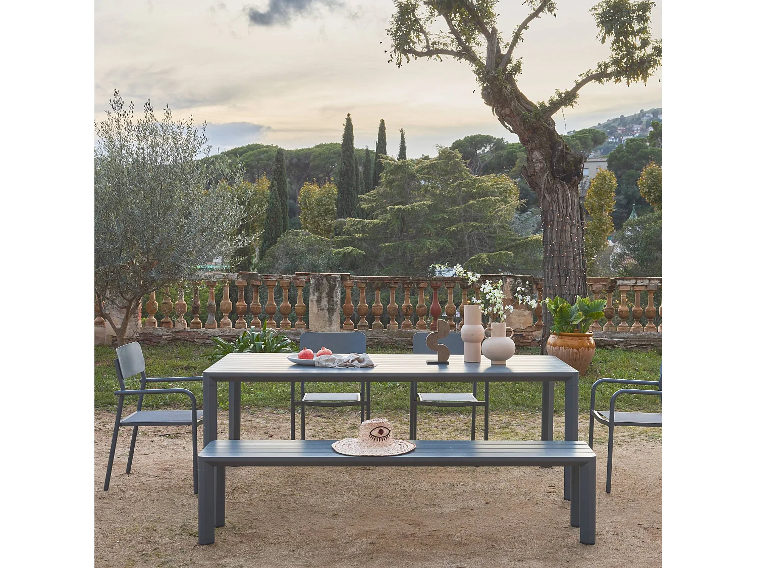 Mesa de jardín de aluminio con 1 banco y 4 sillones antracita