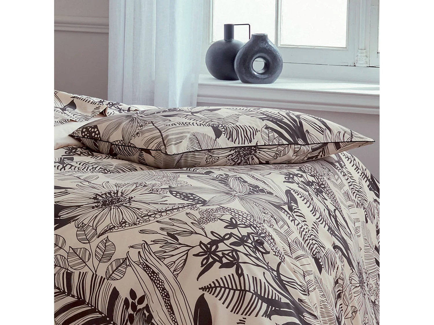 Taie d'oreiller aux impressions noires