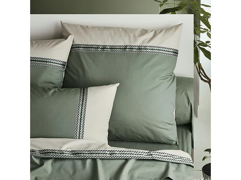 Kissenbezug aus Baumwollperkal mit geometrischer Borte