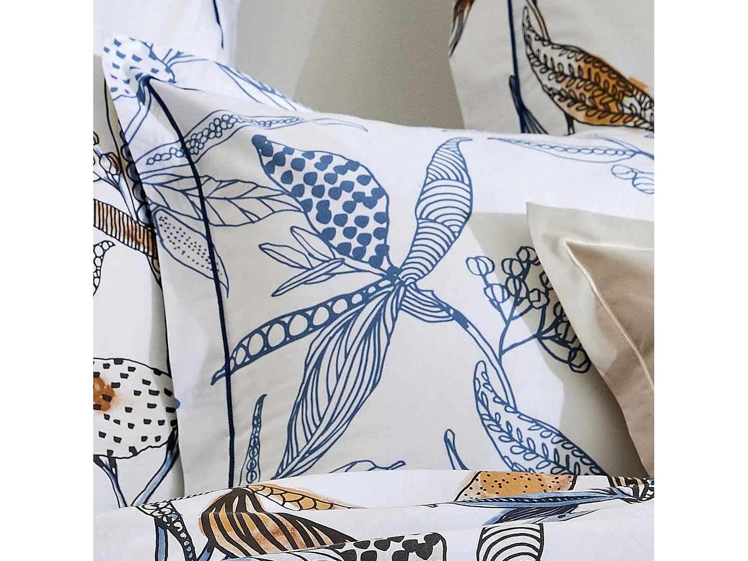 Taie d'oreiller aux fleurs exubérantes