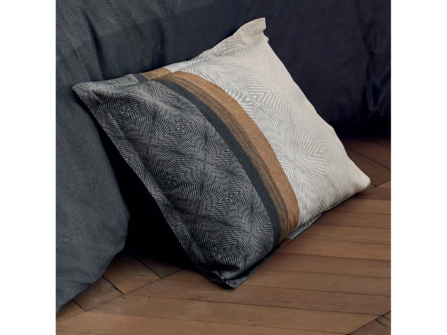 Taie d'oreiller au style graphique et masculin