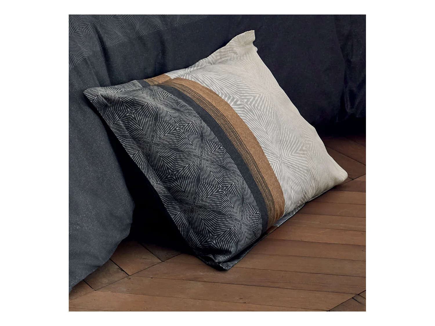Taie d'oreiller au style graphique et masculin