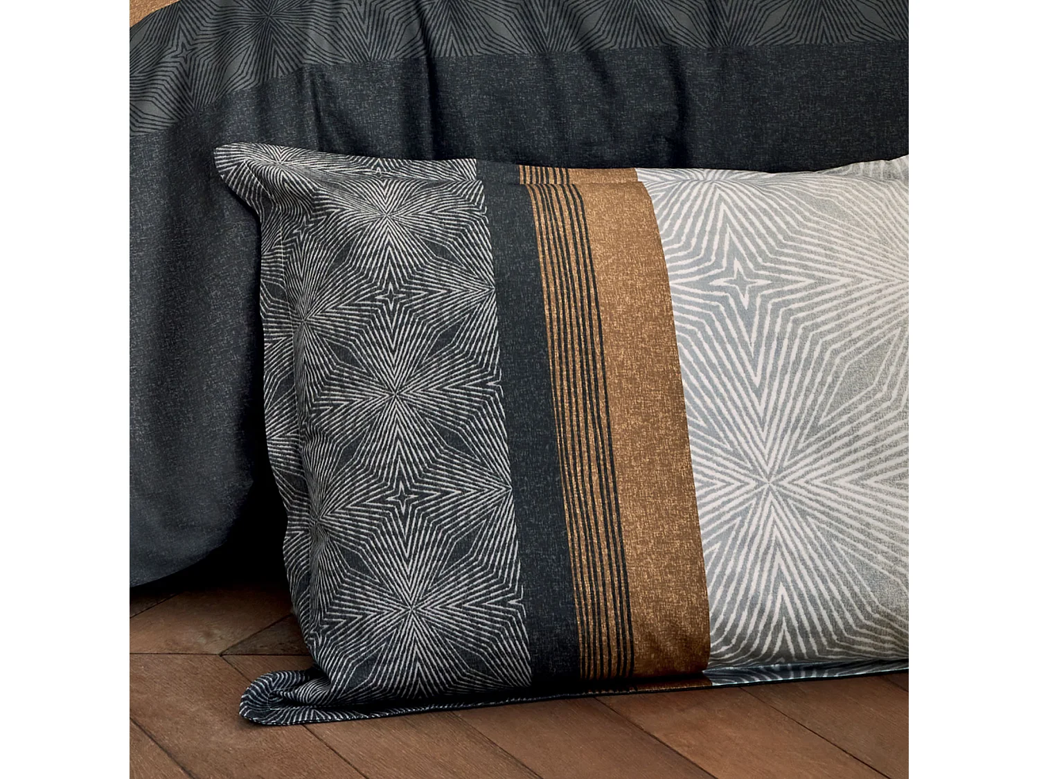 Taie d'oreiller au style graphique et masculin