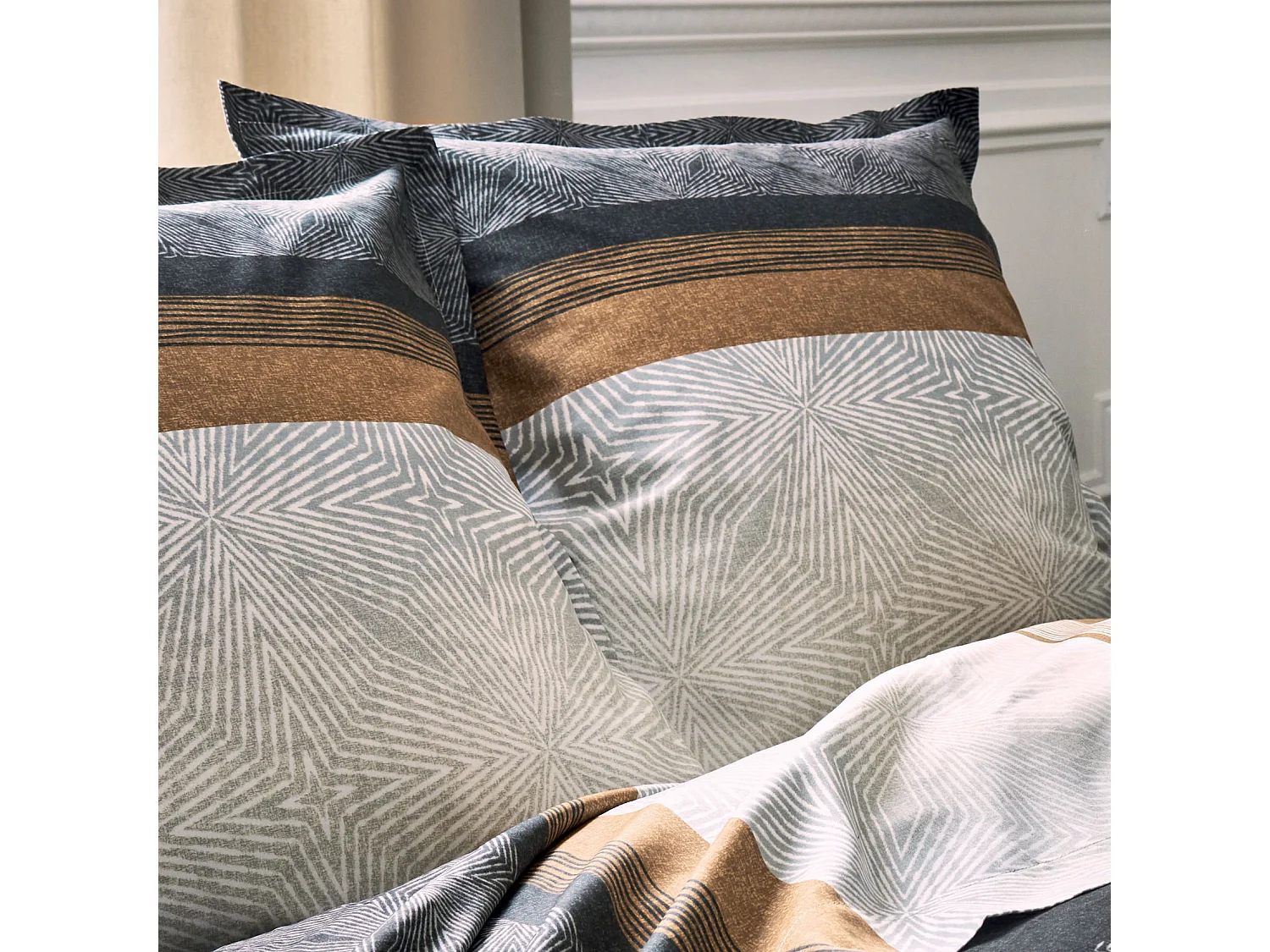 Taie d'oreiller au style graphique et masculin