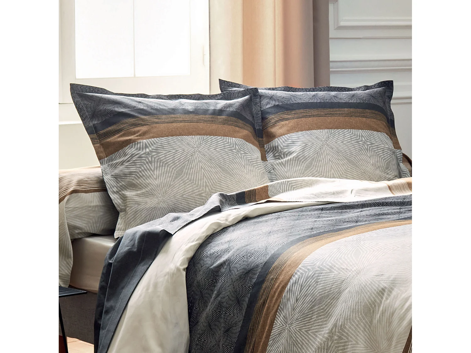 Taie d'oreiller au style graphique et masculin