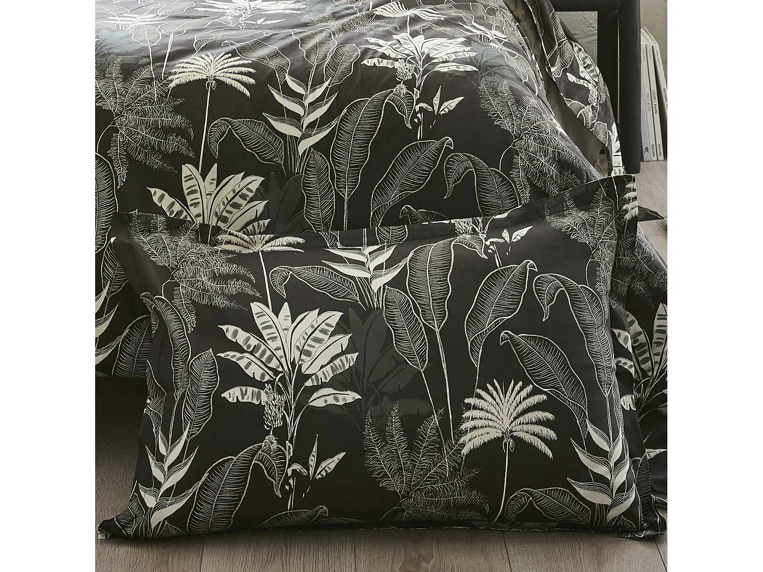 Taie d'oreiller en satin aux feuilles tropicales