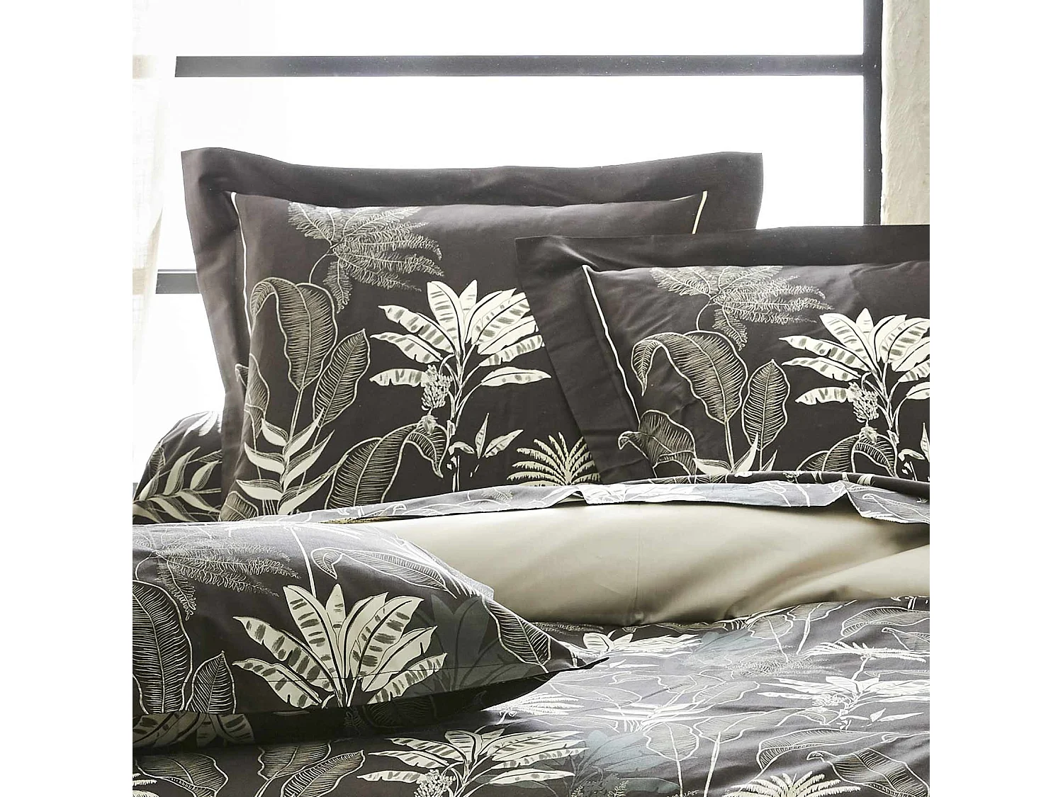 Taie d'oreiller en satin aux feuilles tropicales