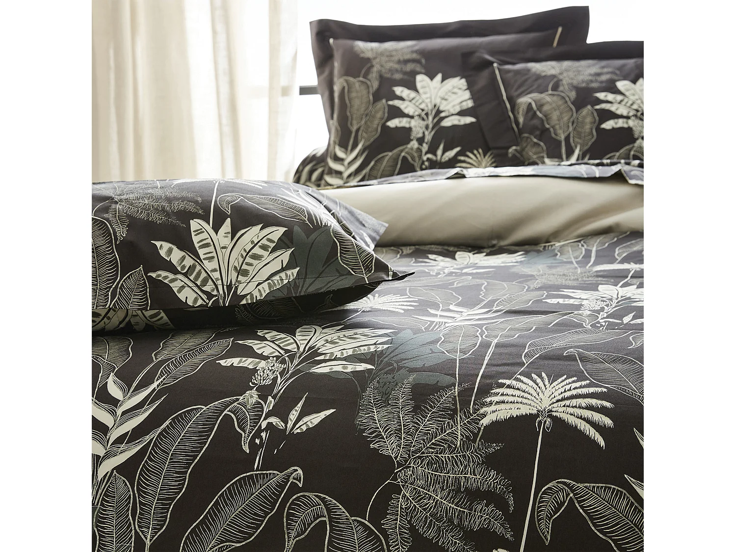 Taie d'oreiller en satin aux feuilles tropicales