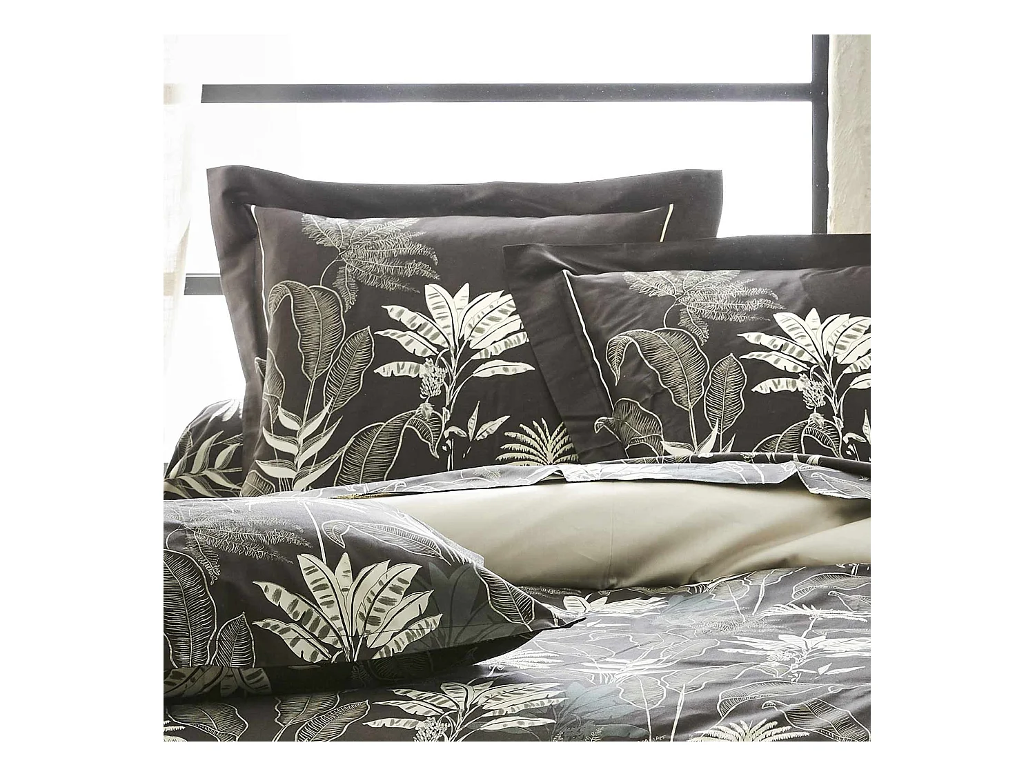 Taie d'oreiller en satin aux feuilles tropicales