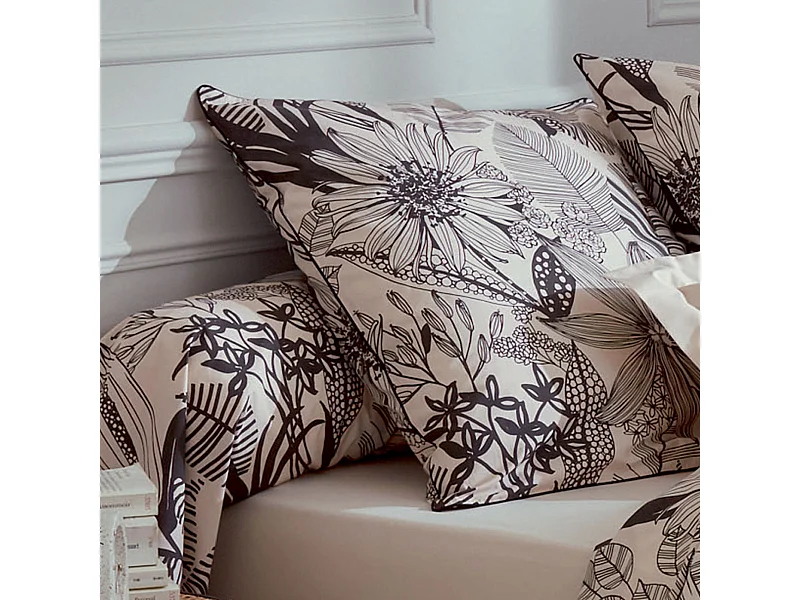 Funda de almohada con estampados negros