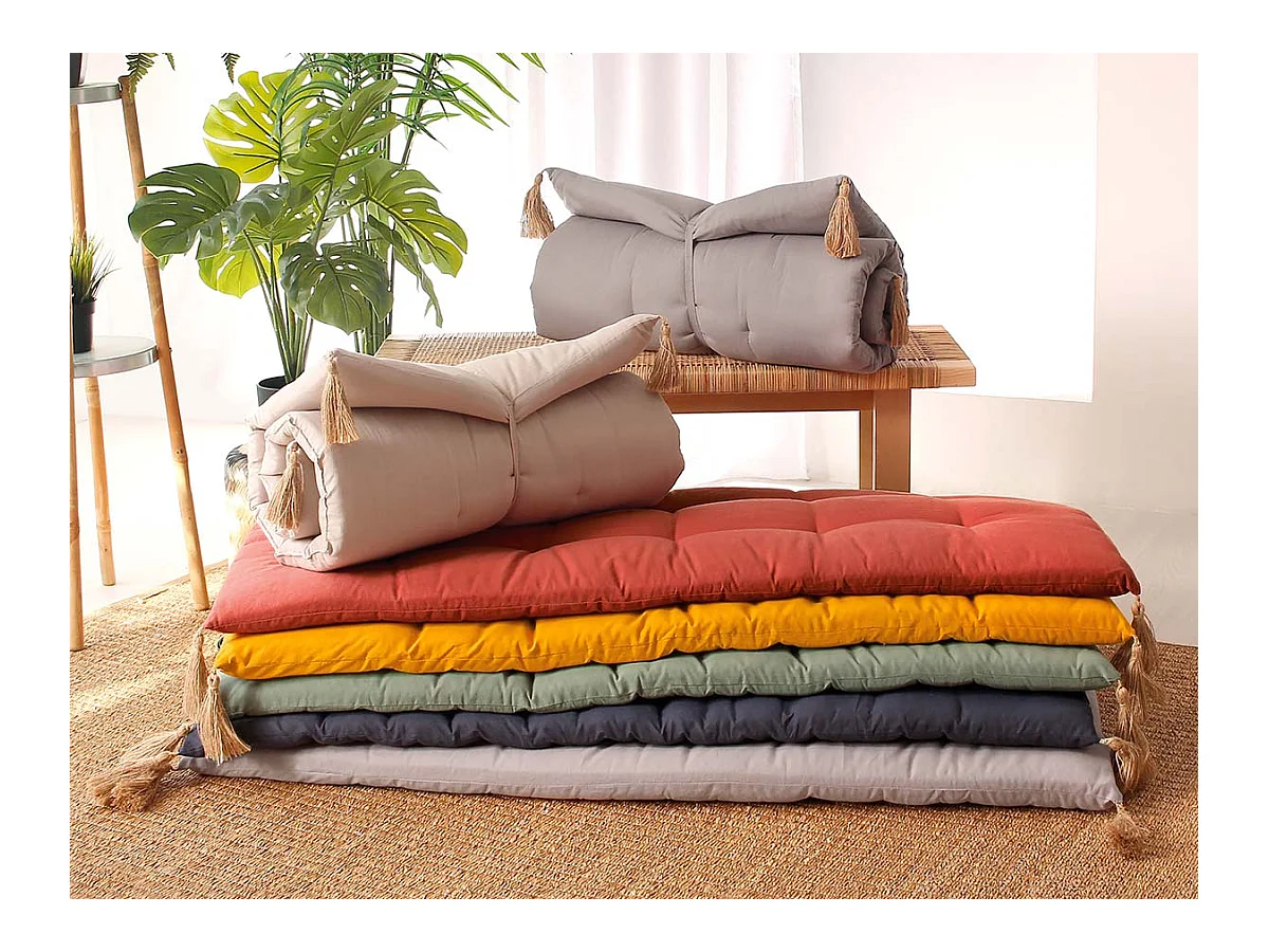 Futón colorido con 4 borlas de yute