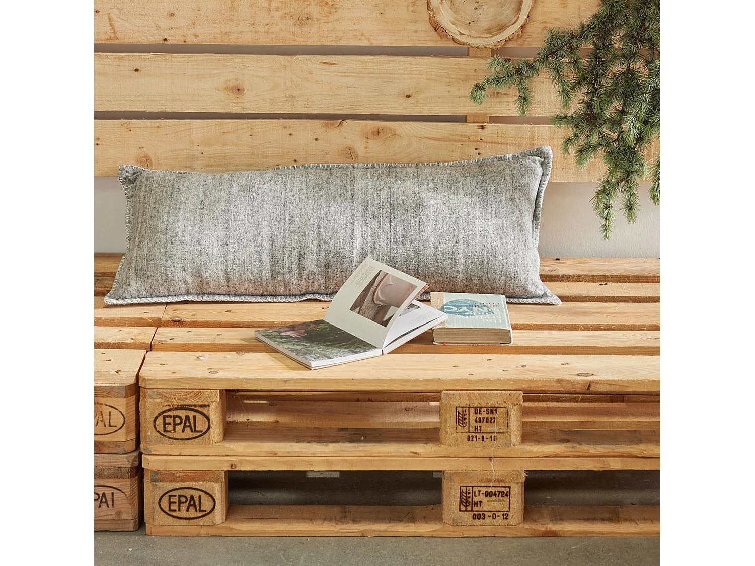 Coussin rectangulaire en coton brossé