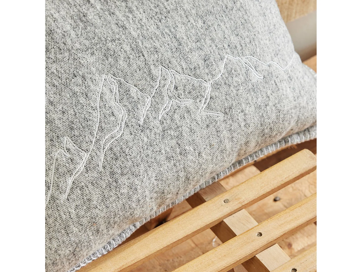 Cojín rectangular montañas en algodón cepillado