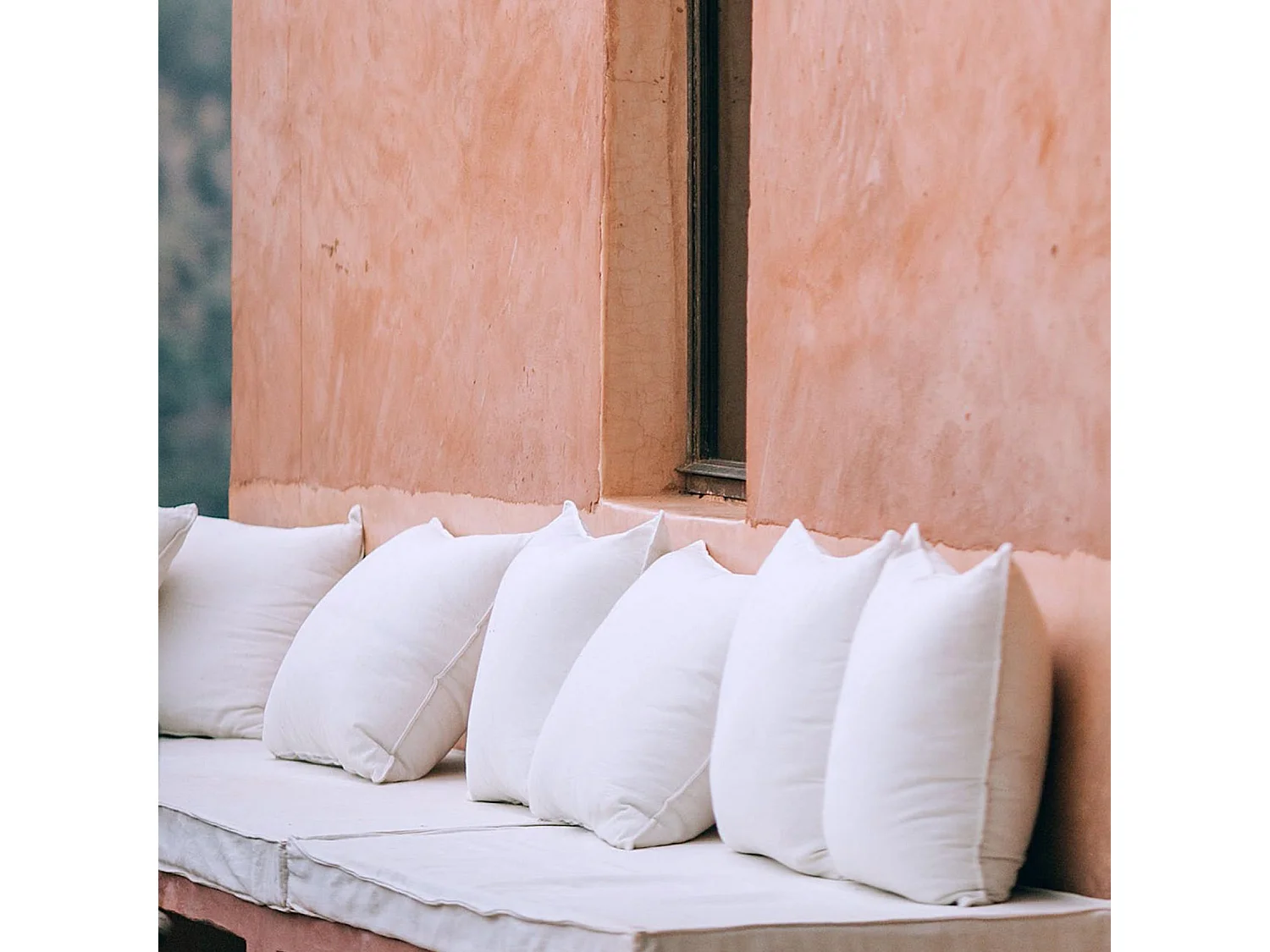 Cojín tapizado en blanco