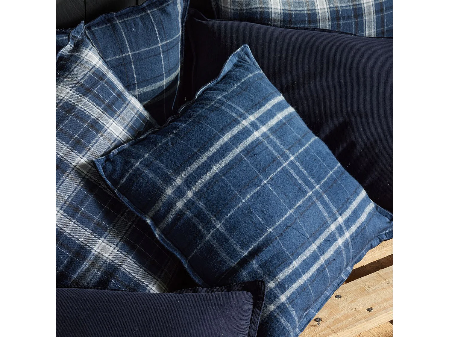 Lot de 2 coussins en velours côtelé et coton brossé