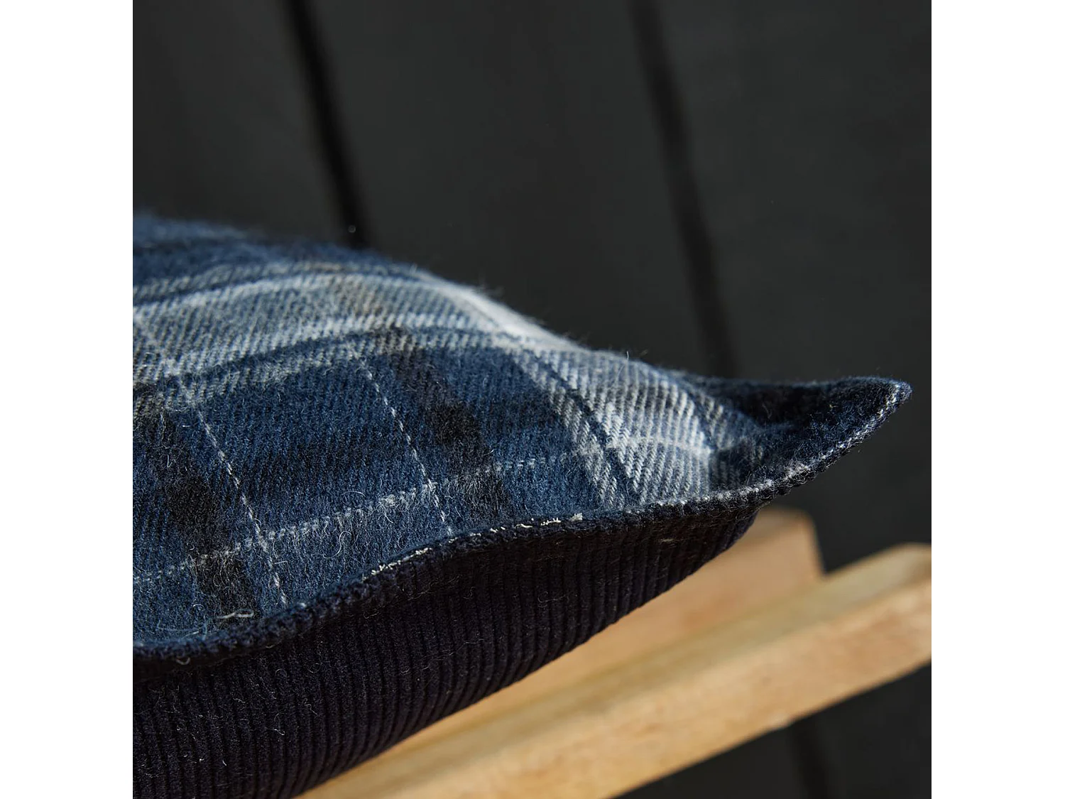 Lot de 2 coussins en velours côtelé et coton brossé