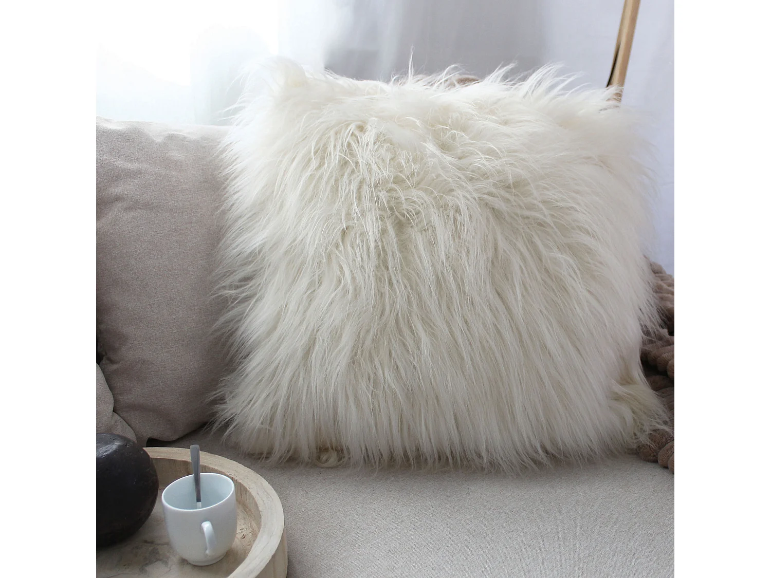 Coussin Déco Effet Fourrure "Epicéa" 45x45cm Blanc