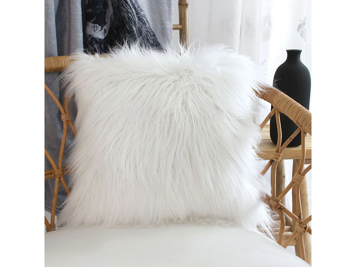 Coussin Déco Effet Fourrure "Epicéa" 45x45cm Blanc