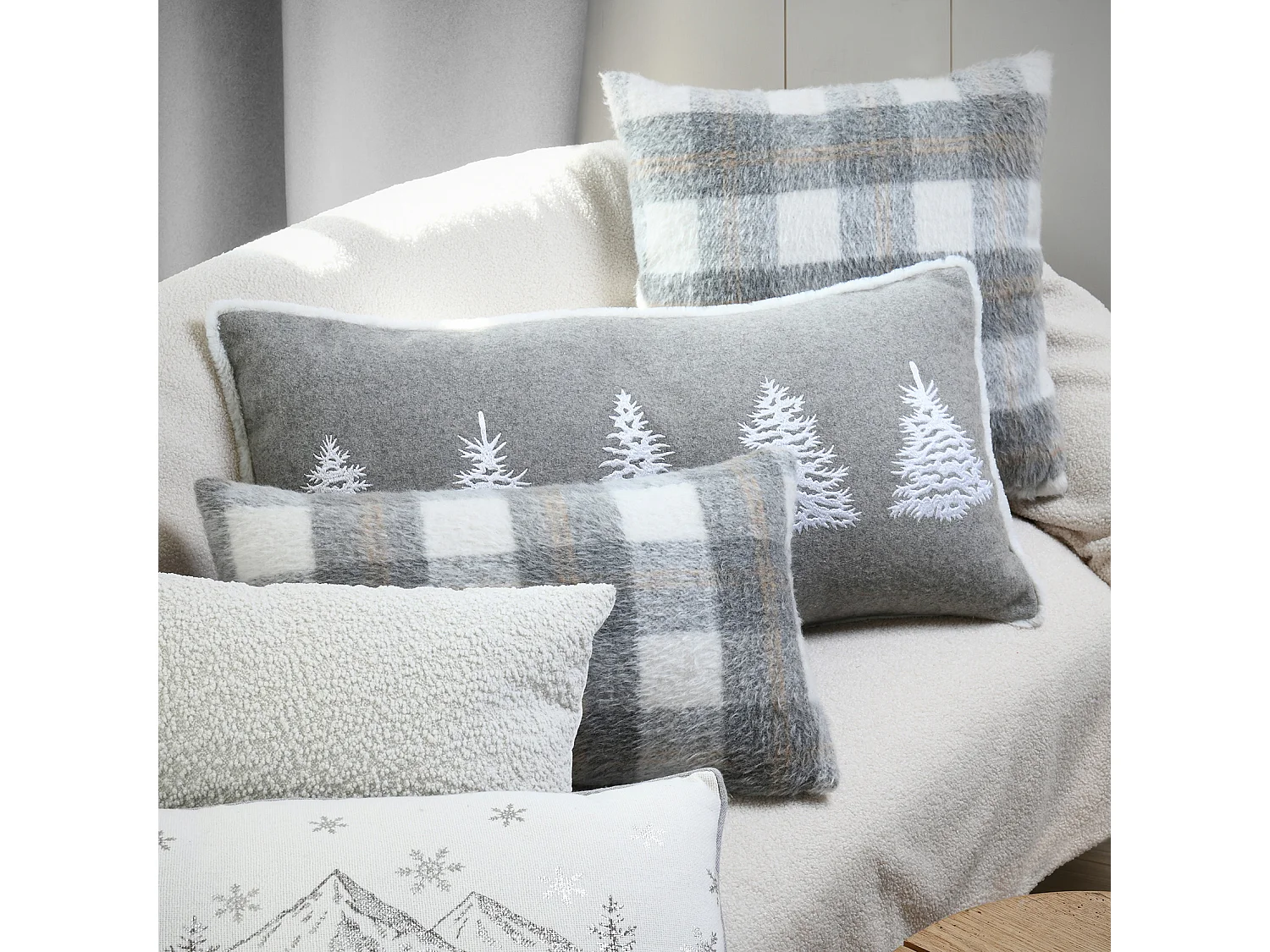 Coussin rectangulaire à carreaux effet laine