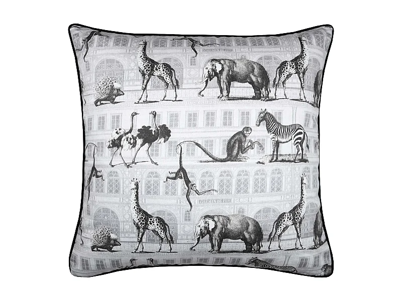 Coussin passepoilé au style décalé