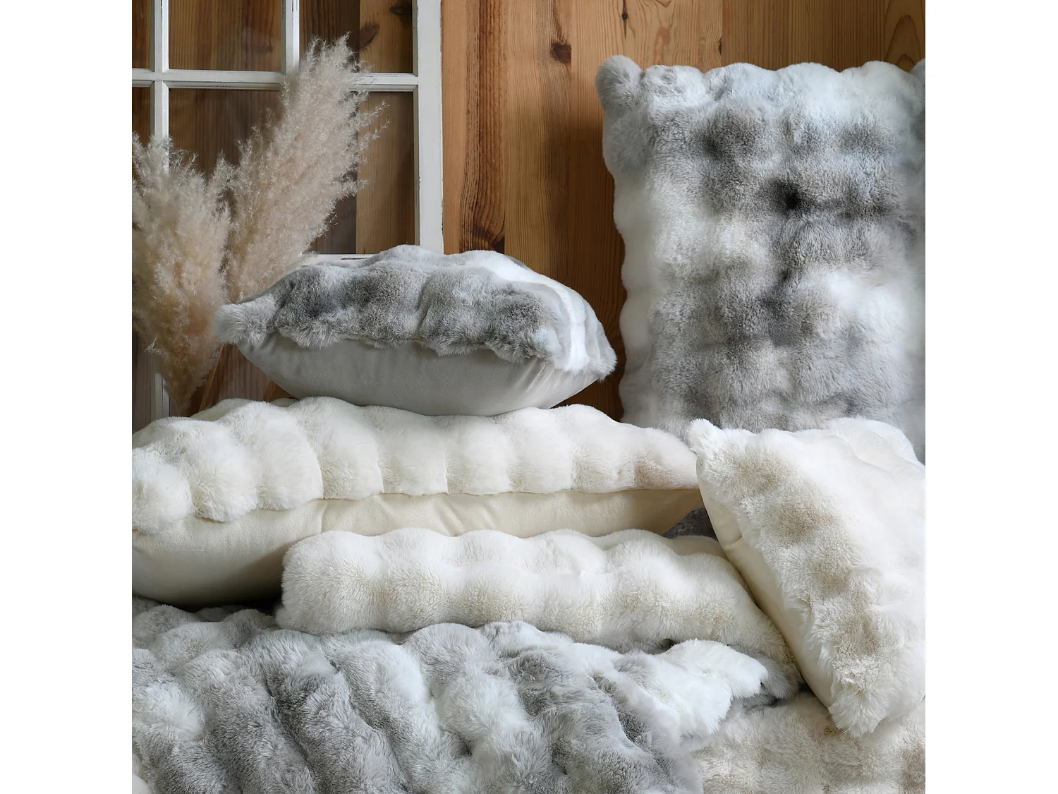 Coussin déhoussable imitation fourrure