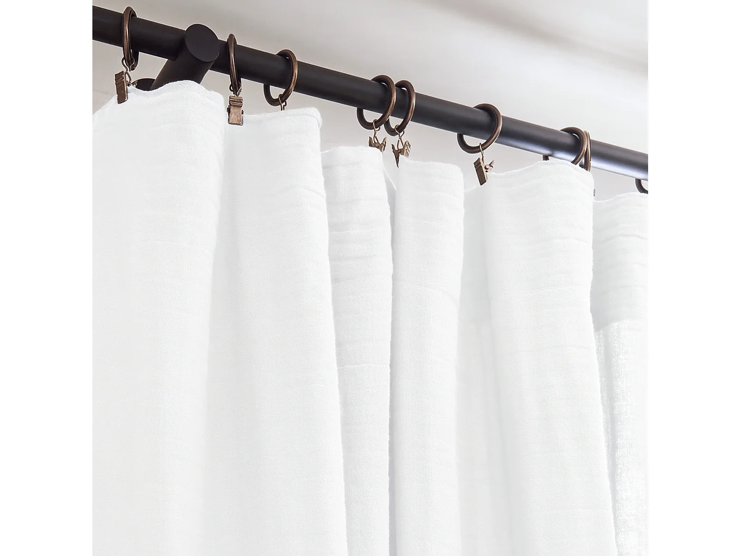 Cortina lisa con ojales de clic 140 x 250 cm