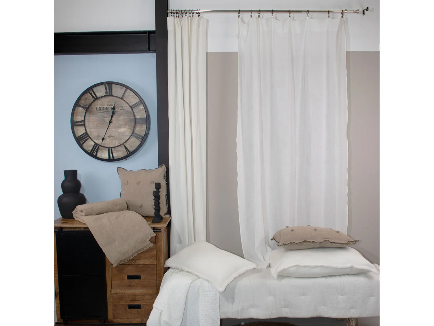 Cortina lisa con ojales de clic 140 x 250 cm