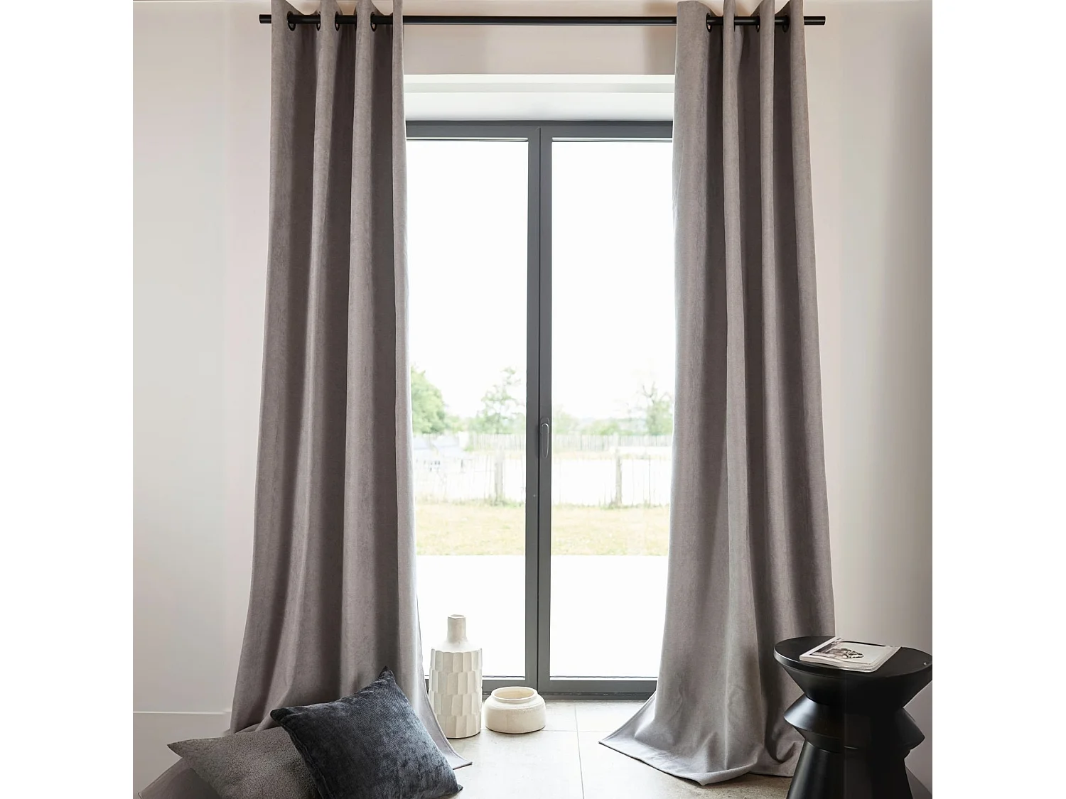 Cortina opaca, acústica y térmica de color liso KONFOR