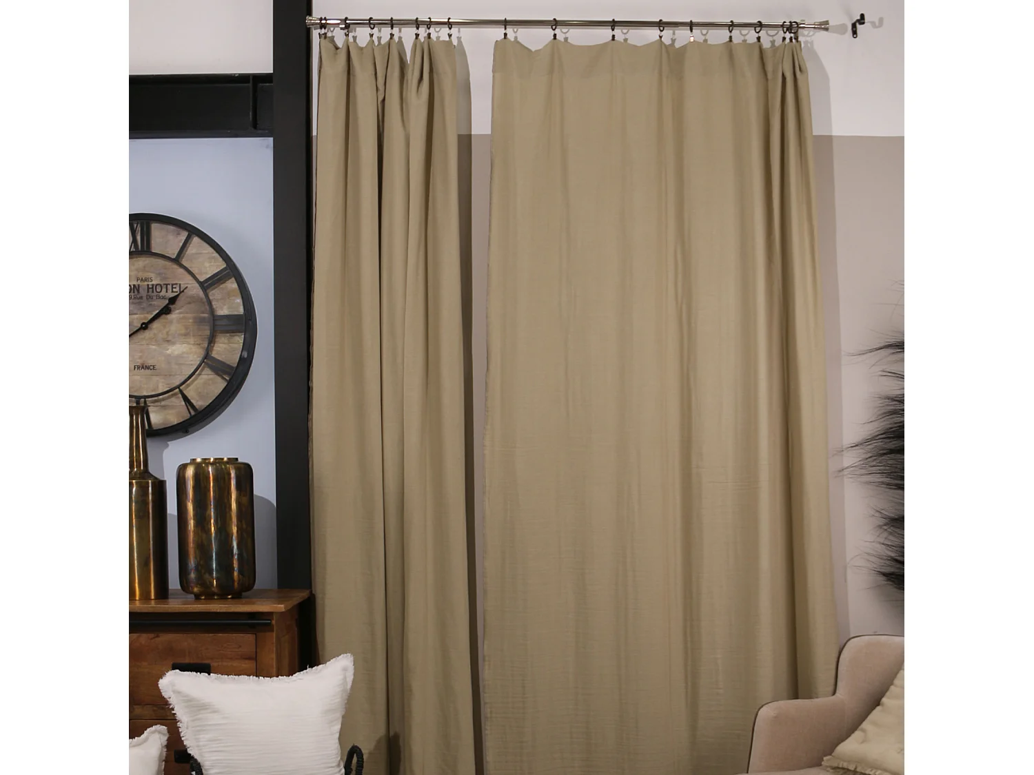 Cortina lisa con ojales de clic 140 x 250 cm