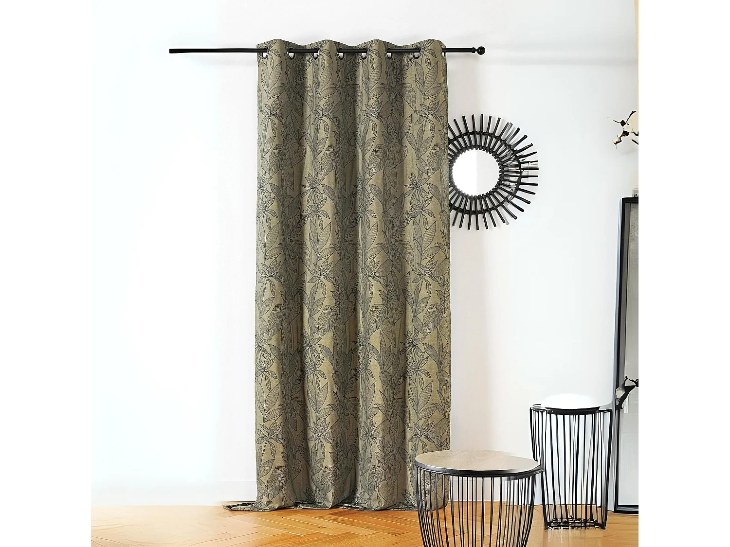 Rideau aux feuilles stylisées