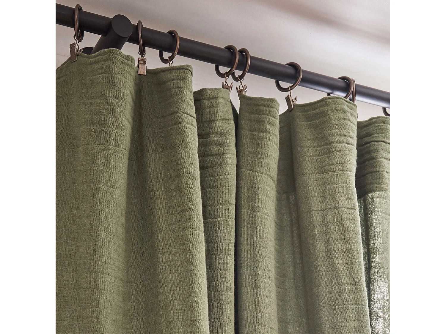 Cortina lisa con ojales de clic 140 x 250 cm