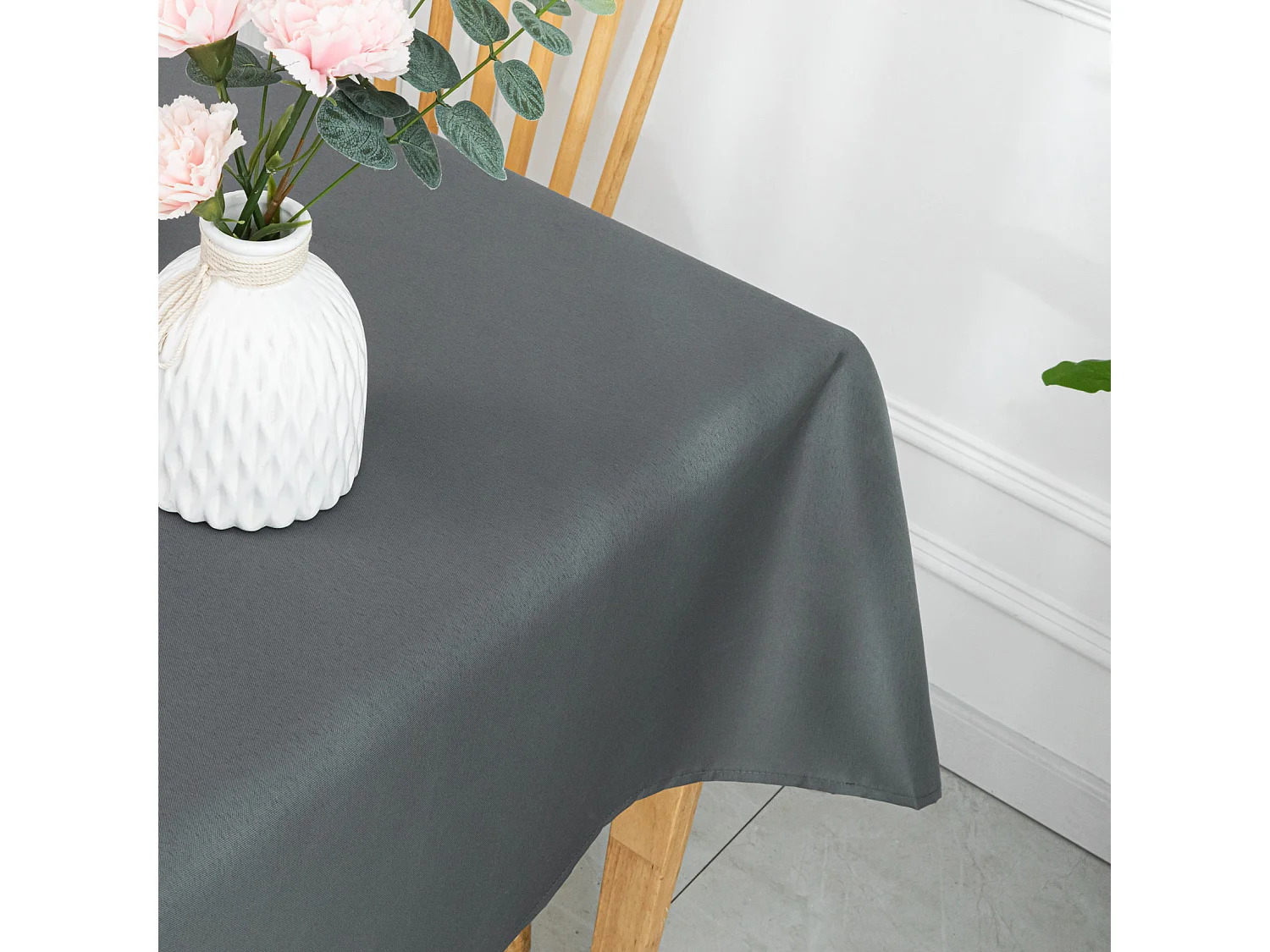 Mantel cuadrado con revestimiento antimanchas