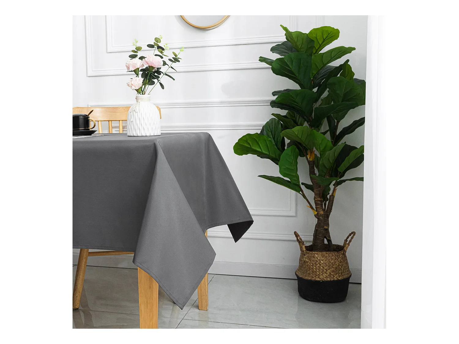 Nappe carrée et enduite antitache