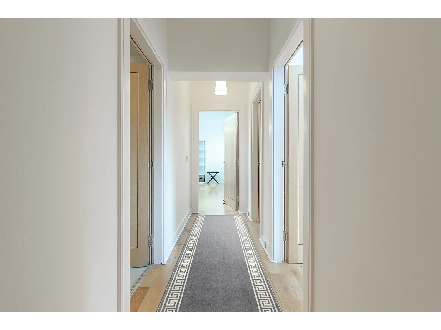 TAPIS DE COULOIR BCF MORAD Grek grec gris 60x1400 cm