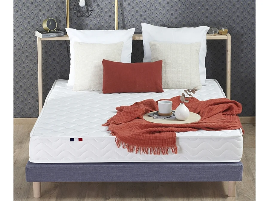 Matelas accueil 100% latex avec mousse ferme et 3 zones de confort Dimensions - 140 x 190 cm