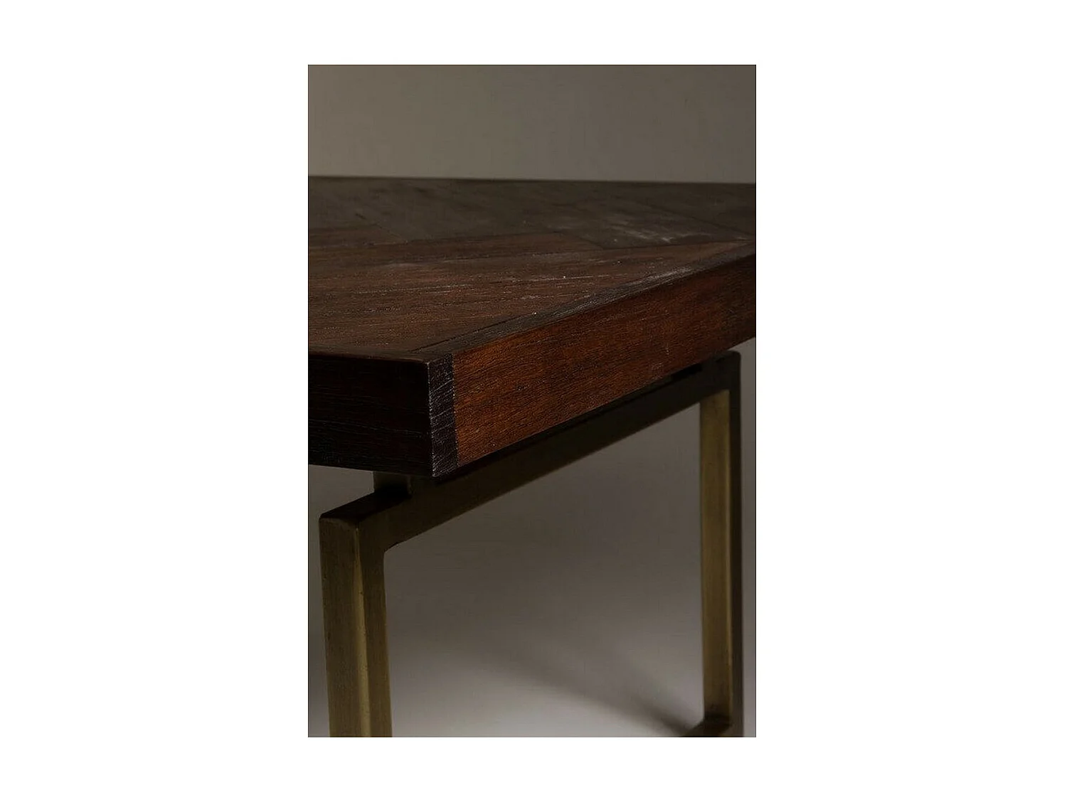 CLASS - Table de repas en bois d'Acacia et laiton