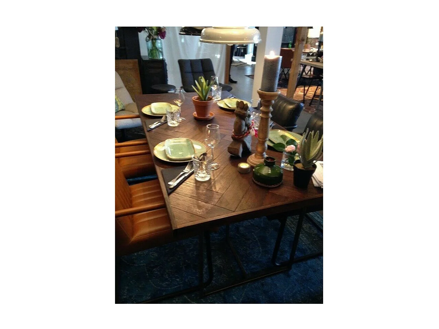 CLASS - Table de repas en bois d'Acacia et laiton