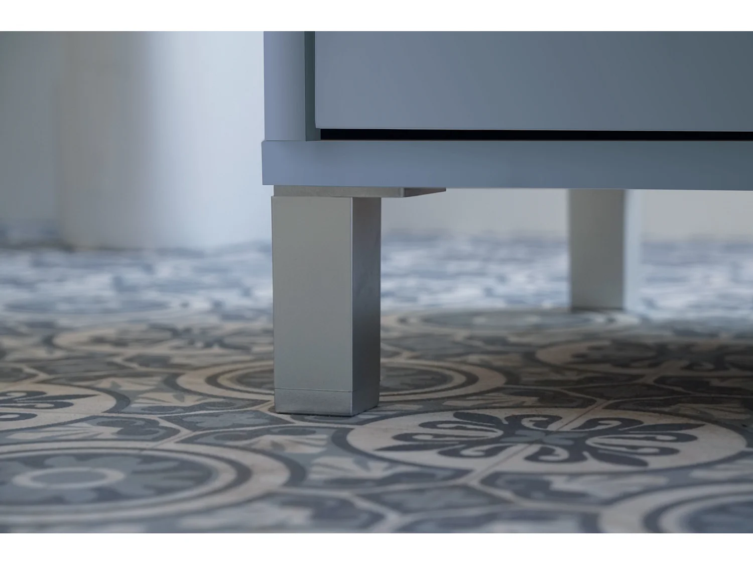 Meuble de salle de bain avec 3 portes coloris bleu azul - Hauteur 88 x Longueur 81 x Profondeur 47 cm