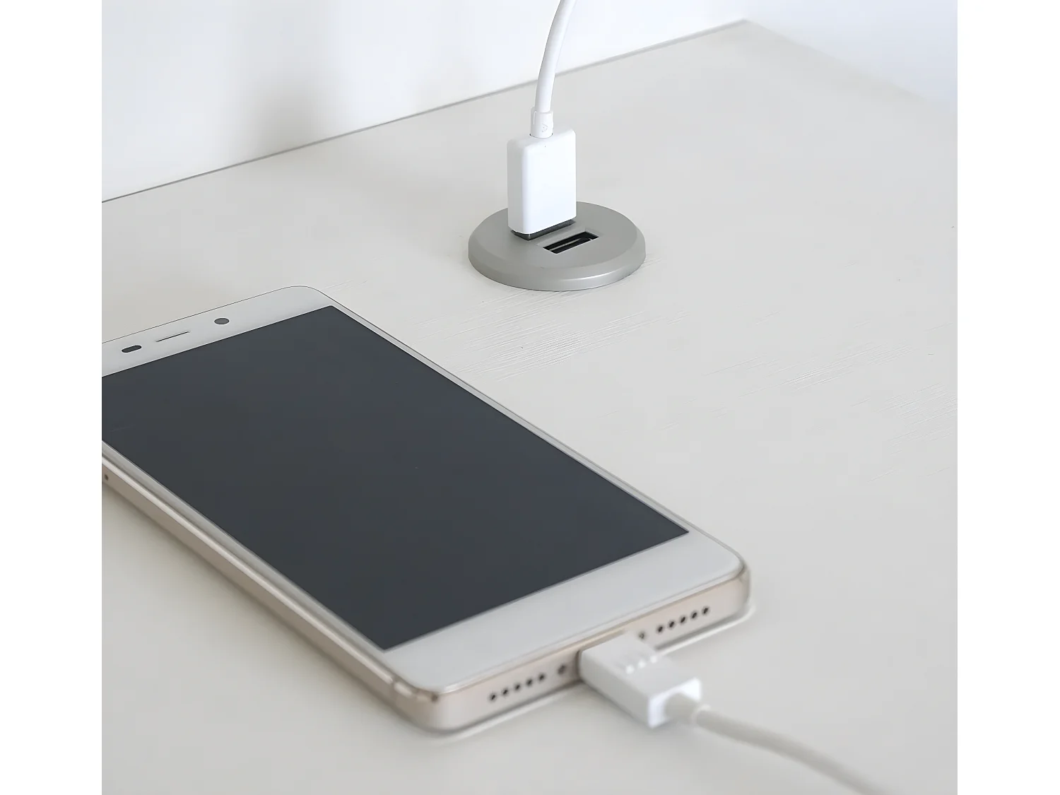 Bureau avec commode de rangement coloris blanc - Hauteur 76 x Longueur 135 x Profondeur 60 cm / Hauteur 71 x Longueur 40 x Profondeur 43 cm