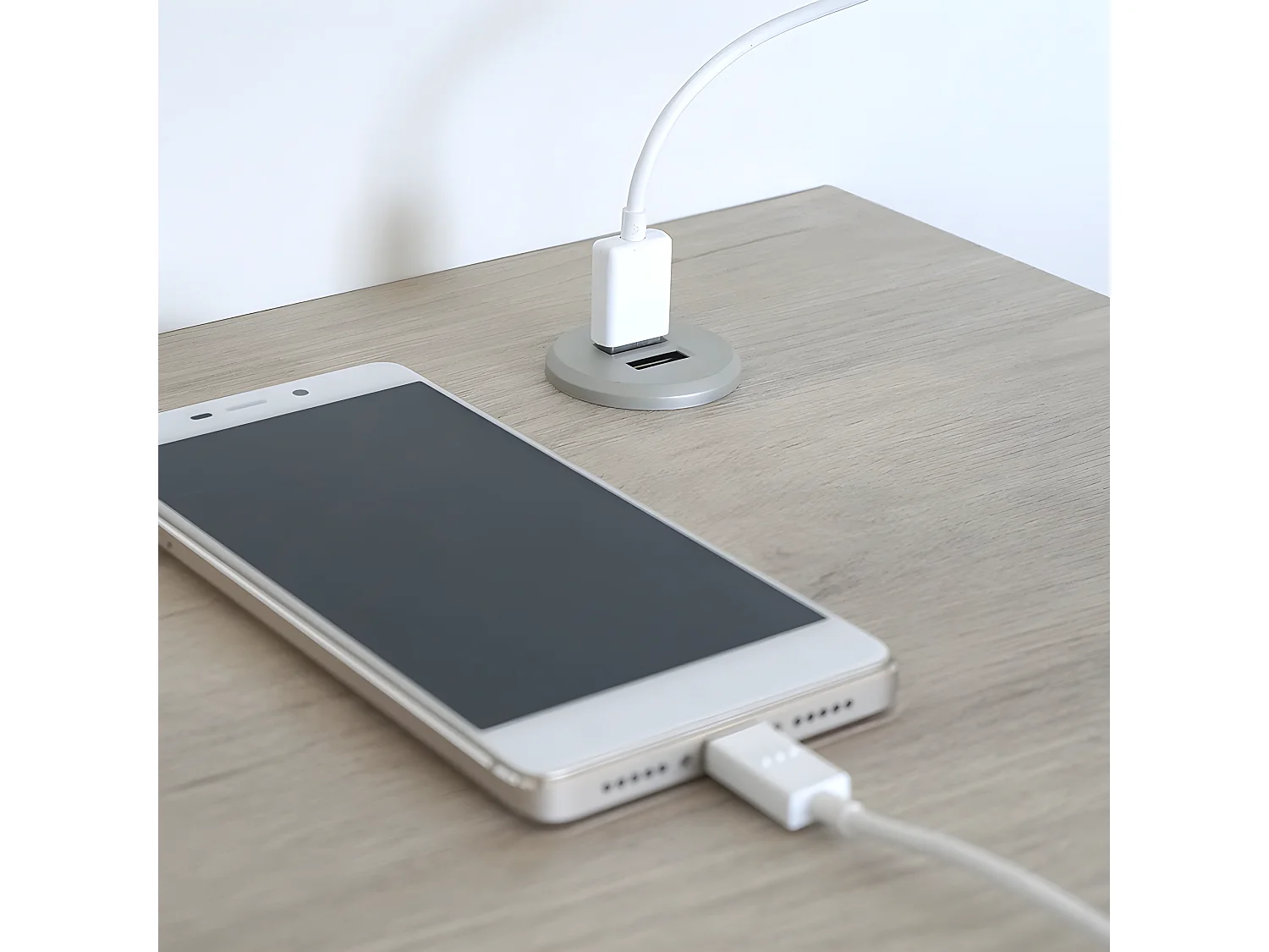 Bureau coloris effet bois/blanc - Hauteur 76 x Longueur 135 x Profondeur 60 cm