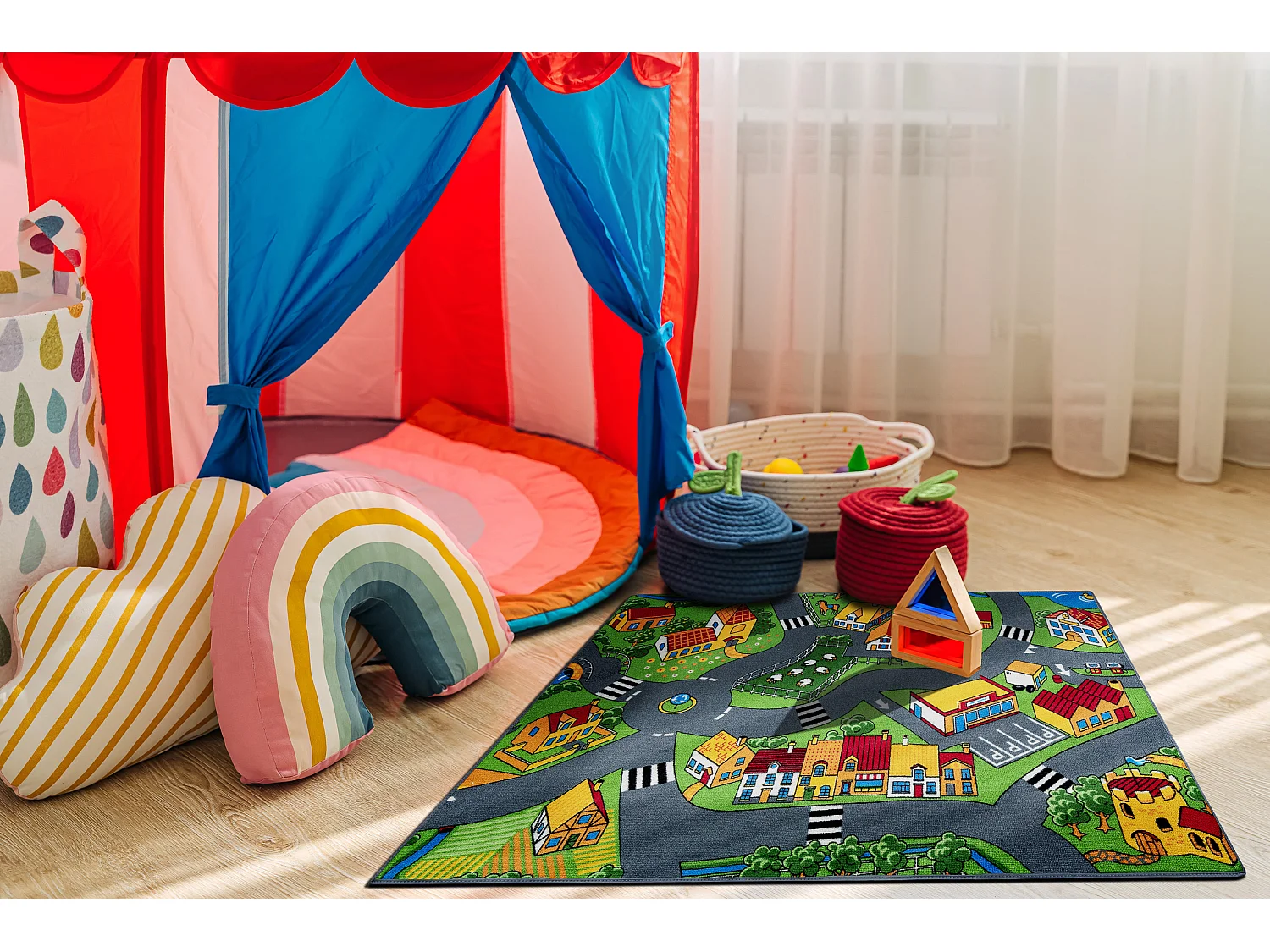 TAPIS REBEL ROADS Village life 90 Pays, antidérapant pour enfants - g 95x133 cm