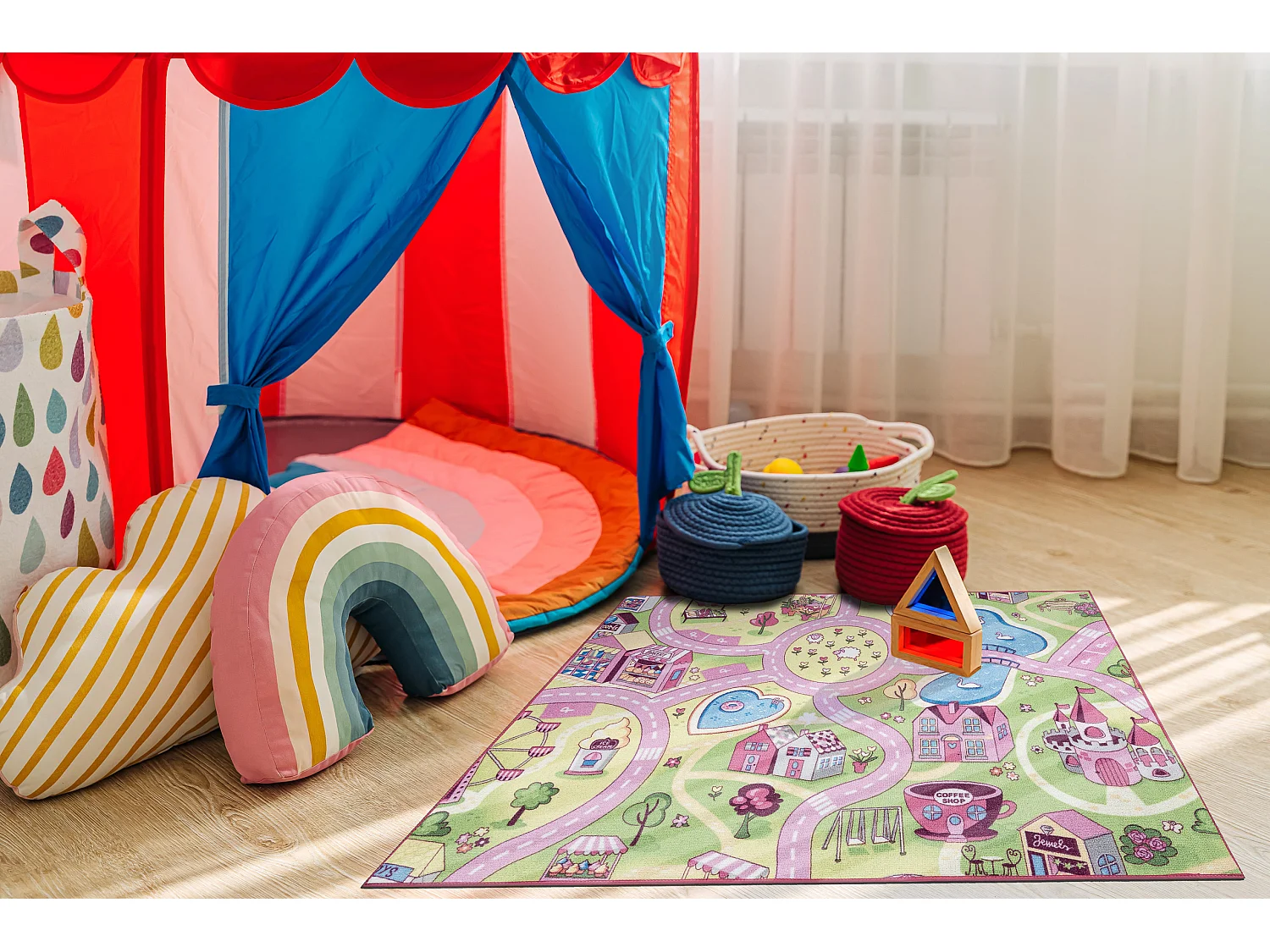 TAPIS REBEL ROADS Sweet town 26 Bonbons, antidérapant pour enfants -  95x133 cm