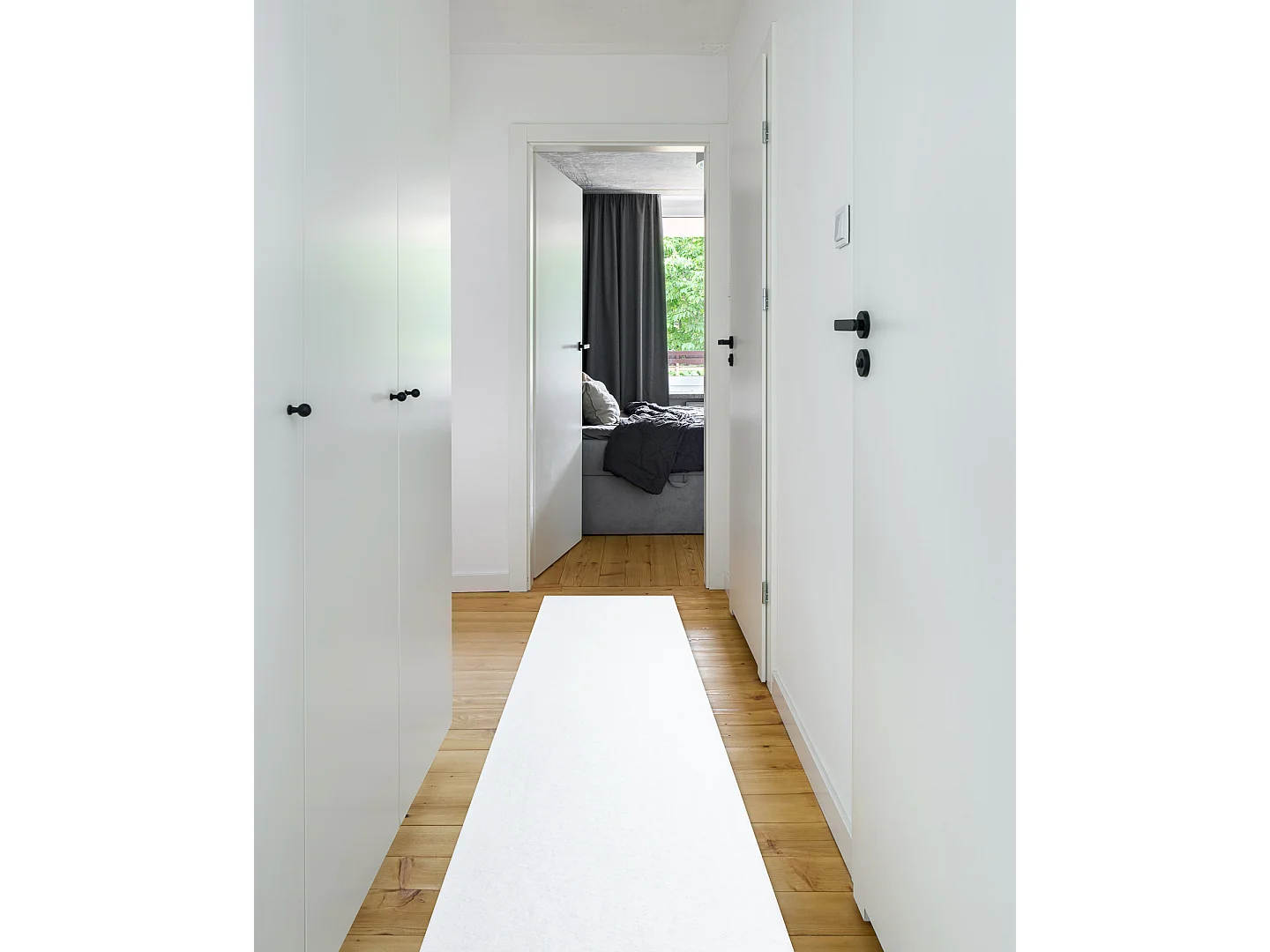 Alfombra de pasillo con refuerzo de goma RUMBA 1950 Boda un solo color 140x780 cm