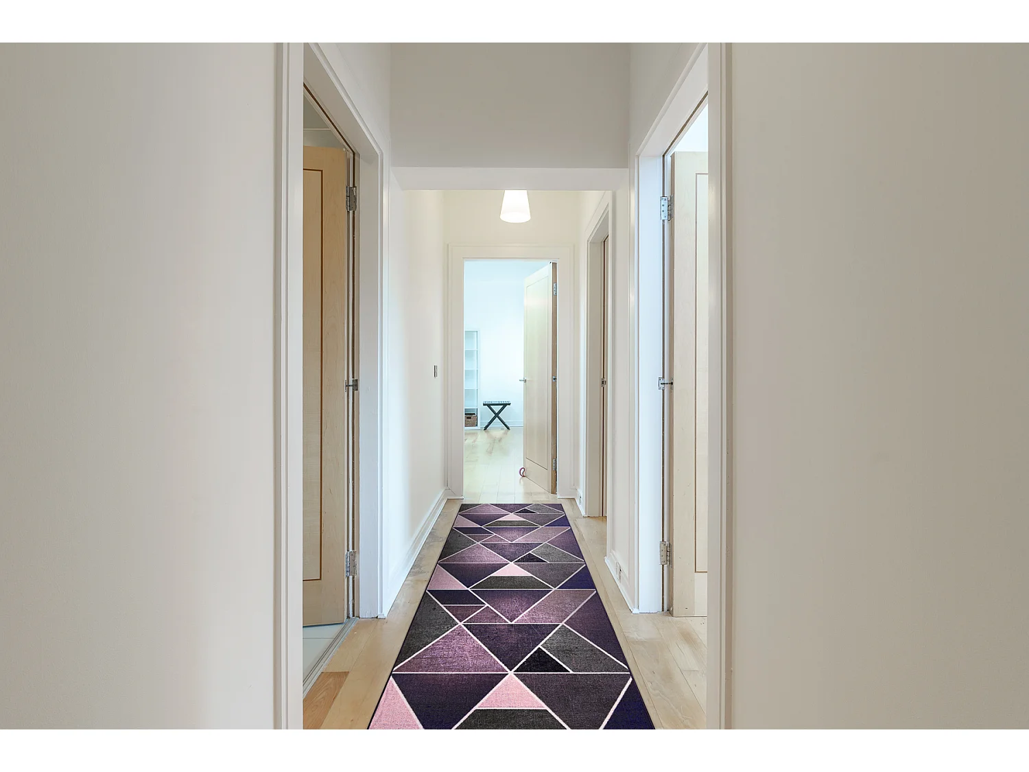 TAPIS DE COULOIR antidérapant TRIANGLES la gomme violet 67x210 cm