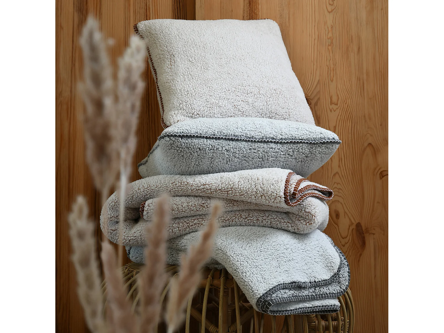 Coussin carré fausse fourrure