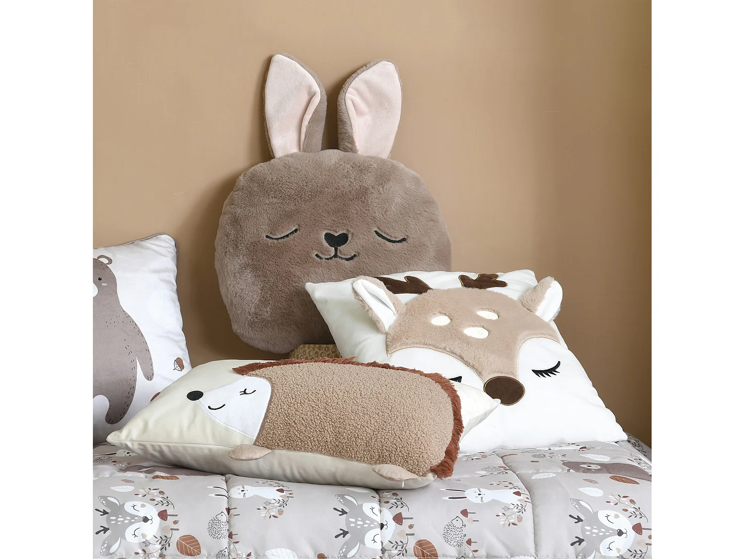 Coussin tête de lapin enfant