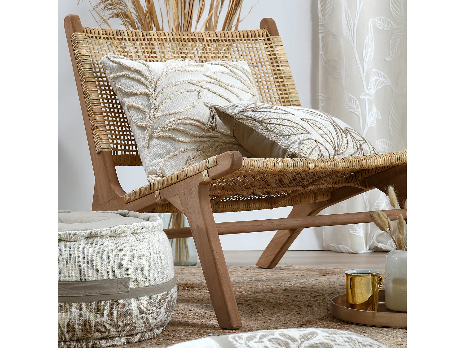 Coussin carré effet matière brodé de feuilles